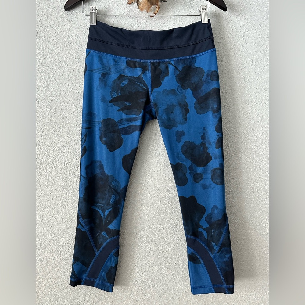 Lululemon Run Inspire Crop II Leggings – Jumbo Inky Blue Floral – Size 4 Athetic